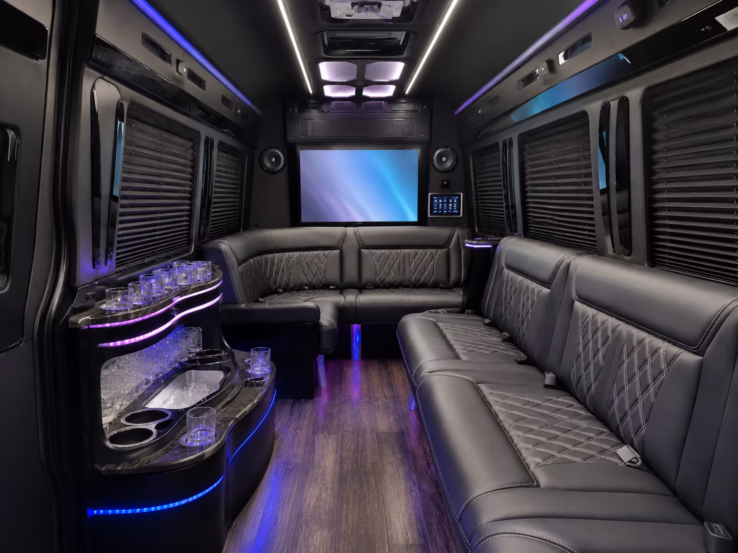 northcharlestoncharterbusservices com puts chs airport transfers and cruise shuttles together